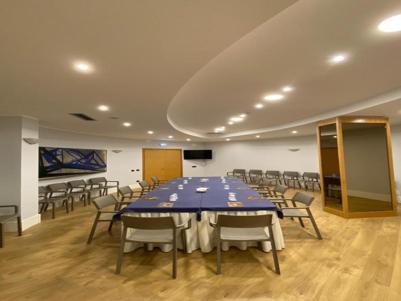 Vittoria Parc Hotel image