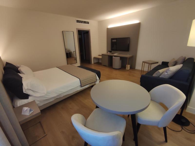 Vittoria Parc Hotel image