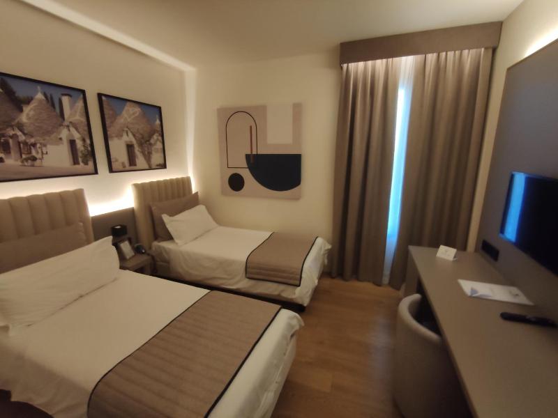 Vittoria Parc Hotel image
