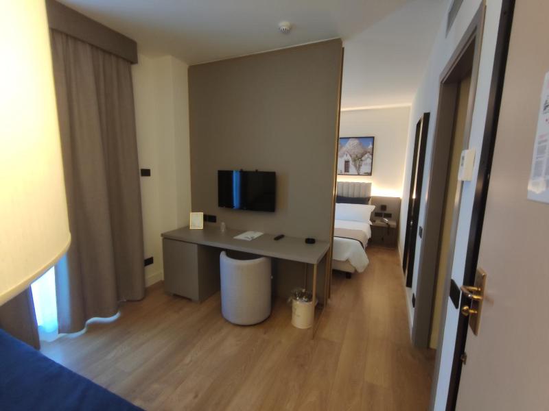 Vittoria Parc Hotel image