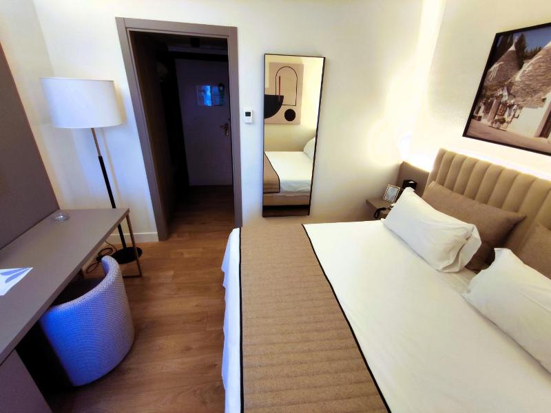 Vittoria Parc Hotel image