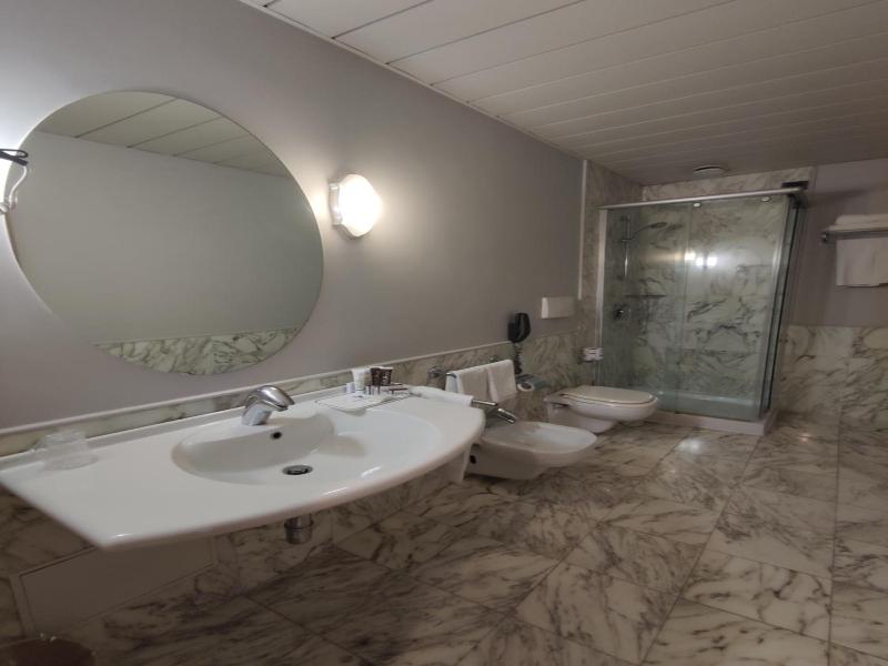 Vittoria Parc Hotel image