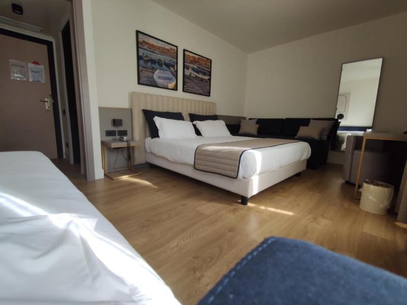 Vittoria Parc Hotel image