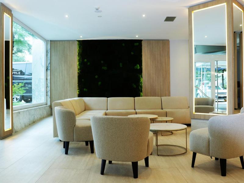 Vittoria Parc Hotel image