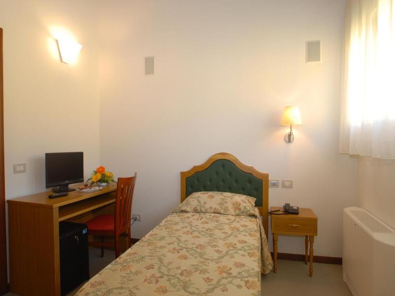 Villa Aretusi image