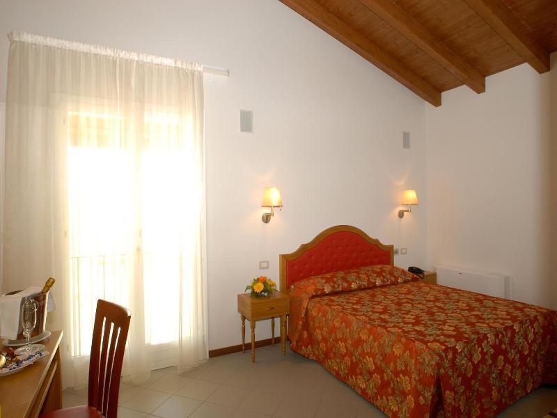 Villa Aretusi image