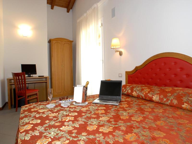 Villa Aretusi image