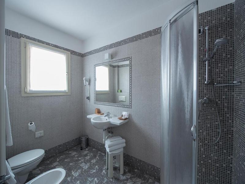 Hotel Villa Colico image