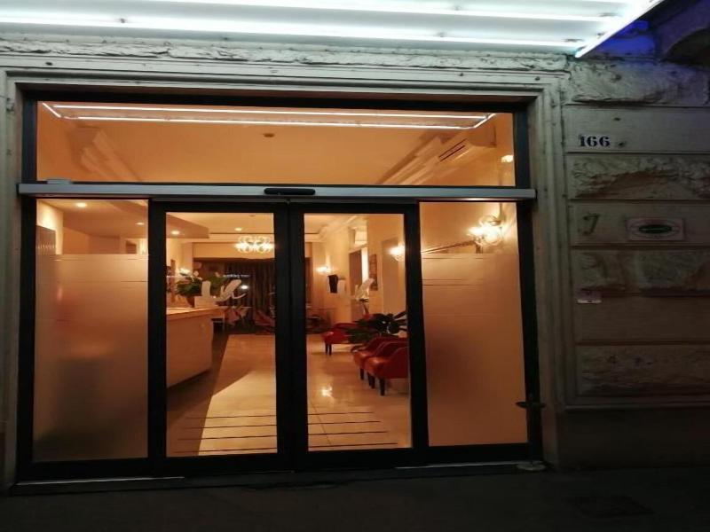 Hotel Universo image