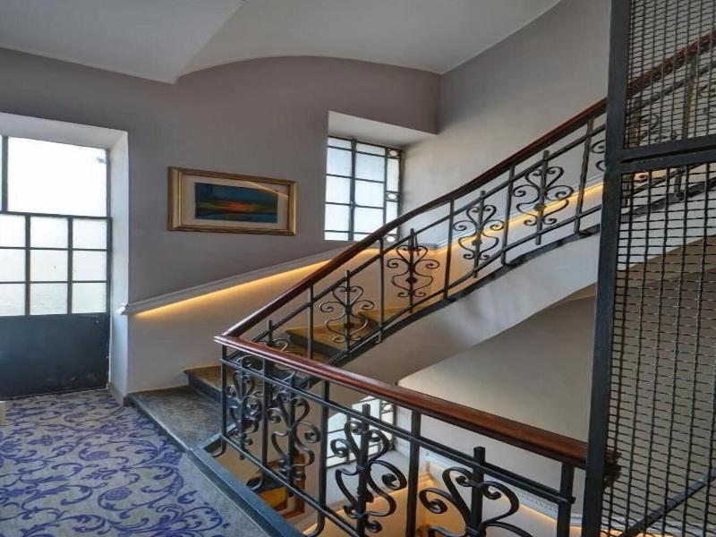 Hotel Universo image