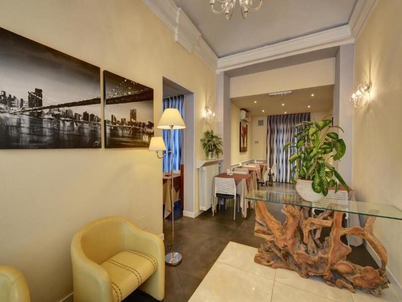 Hotel Universo image