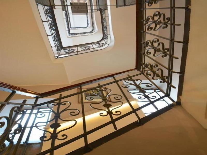 Hotel Universo image