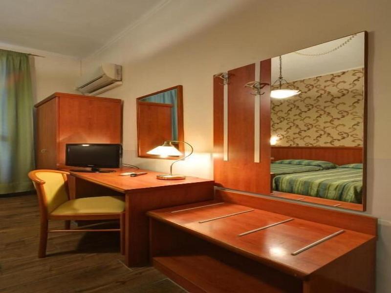 Hotel Universo image