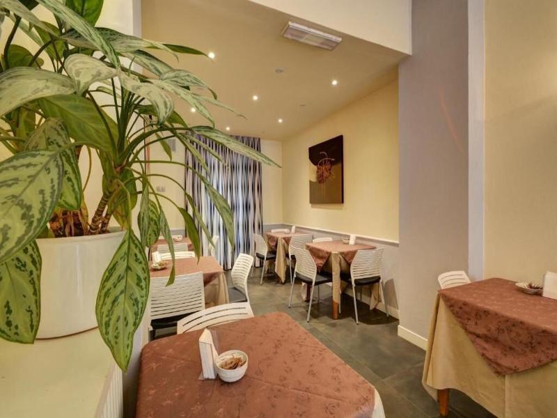 Hotel Universo image