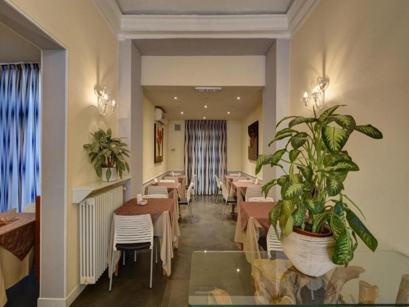 Hotel Universo image