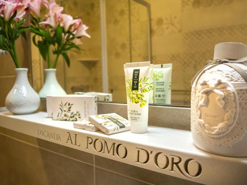 Hotel Locanda Al Pomo D'oro image