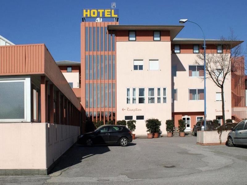 Hotel Willy image