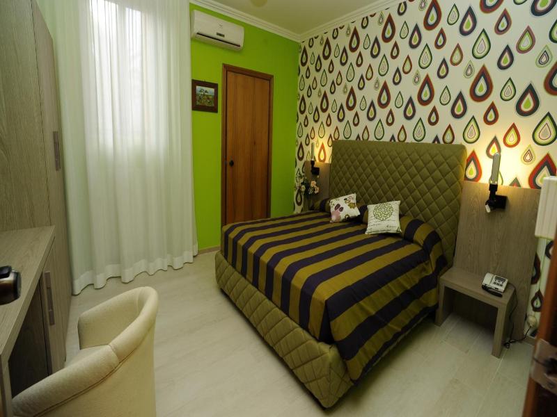 Hotel Tropical image