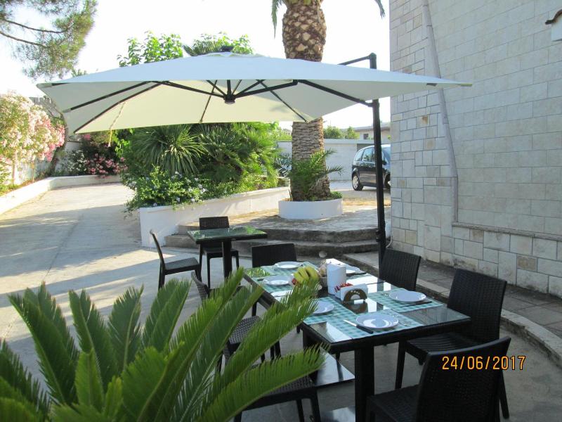 Hotel Tropical image