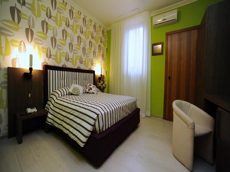 Hotel Tropical image