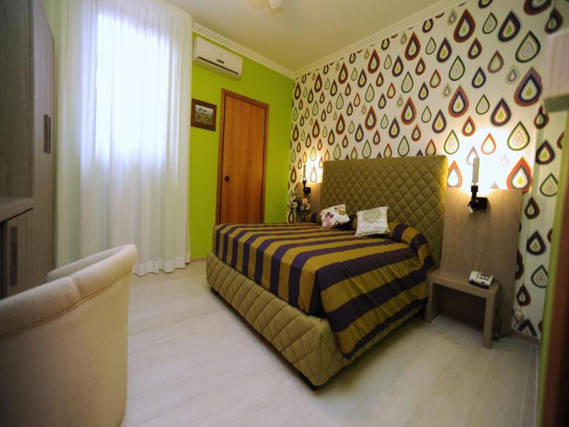 Hotel Tropical image