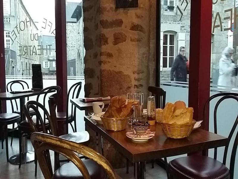 Cafe Hotel Du Theatre image