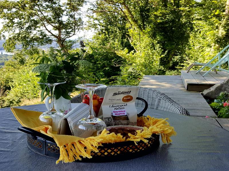 Lodge-bélvédere Sur Les Hauteurs De Vichy image