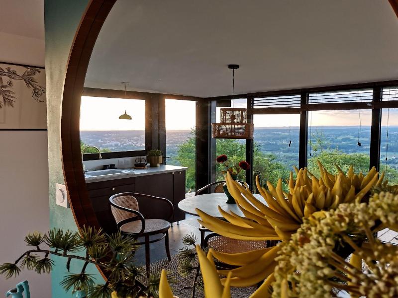 Lodge-bélvédere Sur Les Hauteurs De Vichy image
