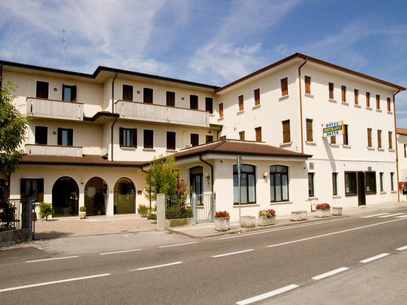 Hotel Ristorante Dotto image