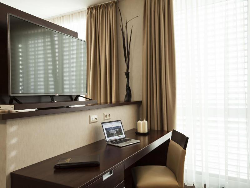 Aparthotel Deluxe image