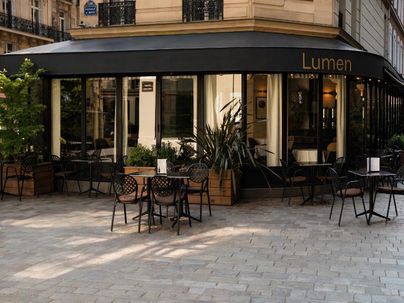 Lumen Paris Louvre image
