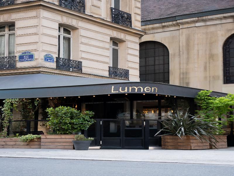 Lumen Paris Louvre image
