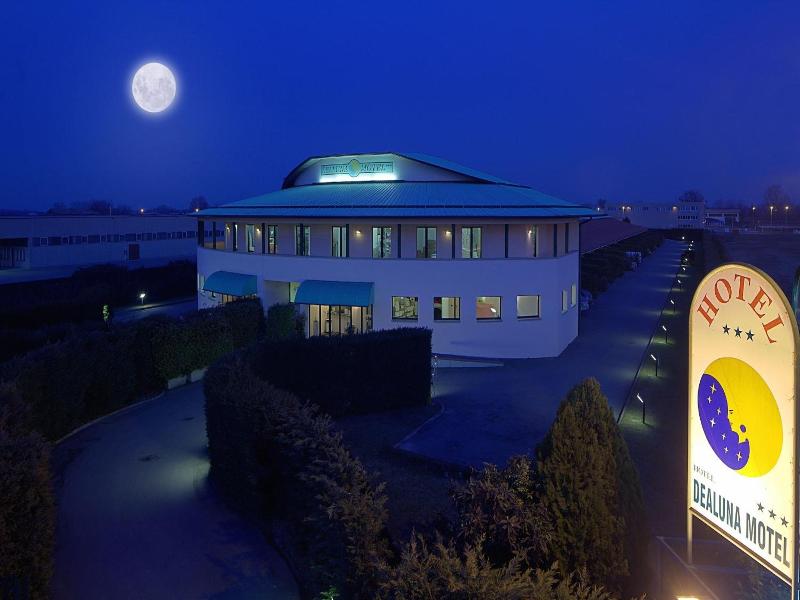 Dealuna Motel image