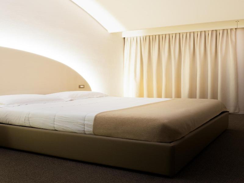 Dealuna Motel image