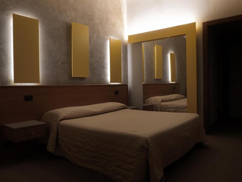 Dealuna Motel image