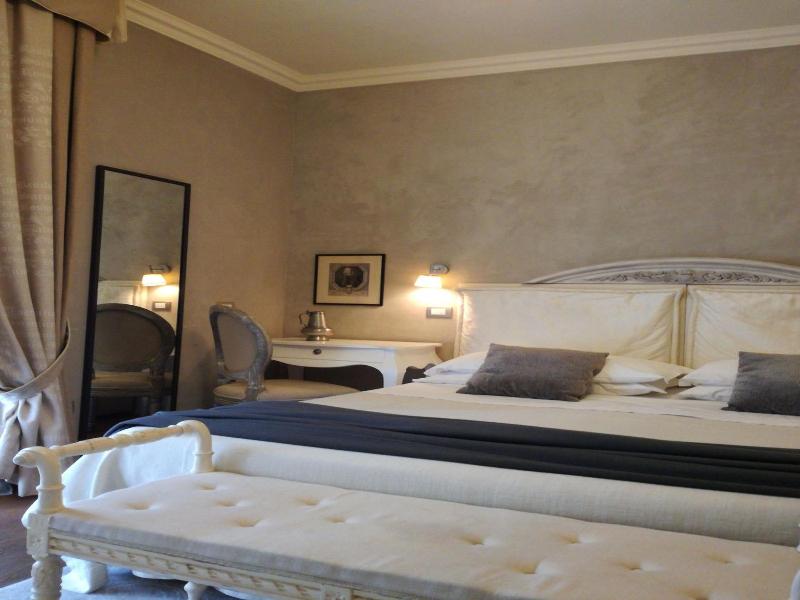 Balneum Boutique Hotel & B&b image