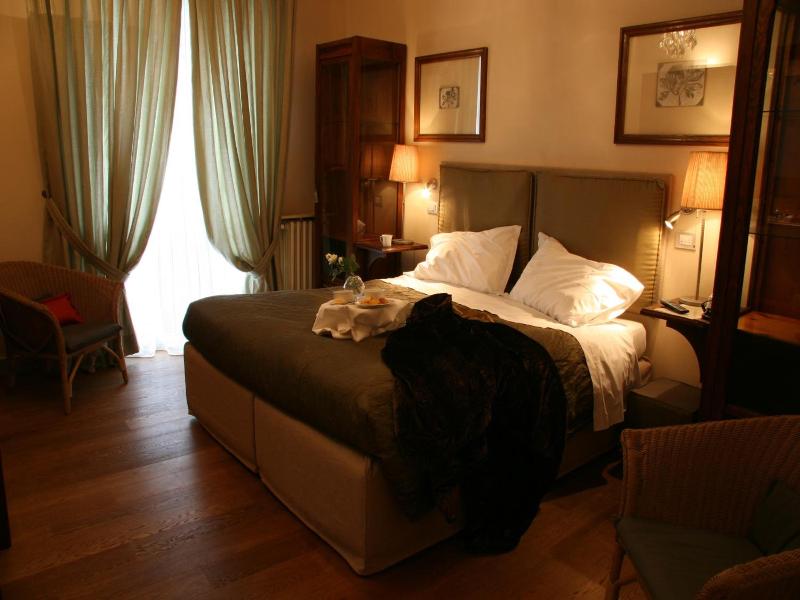 Balneum Boutique Hotel & B&b image