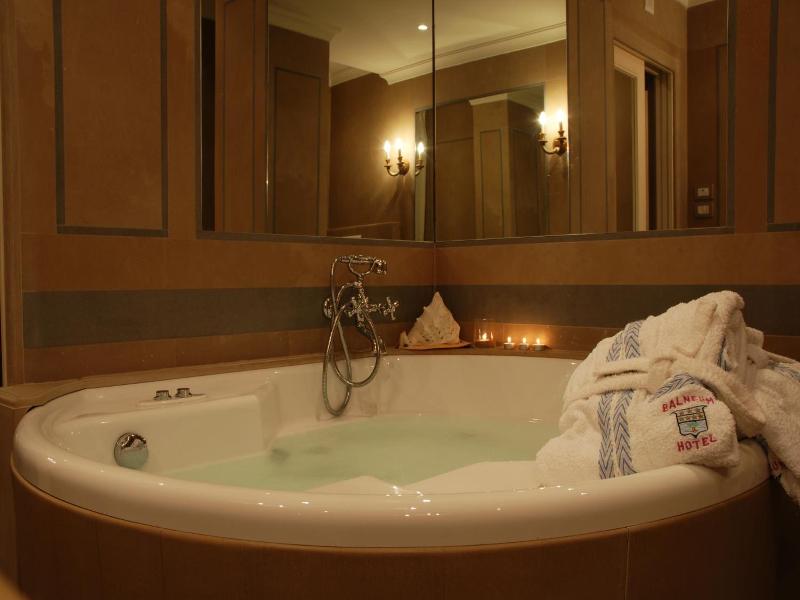 Balneum Boutique Hotel & B&b image