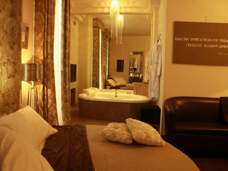 Balneum Boutique Hotel & B&b image