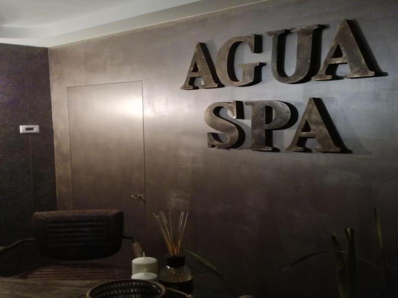 Balneum Boutique Hotel & B&b image