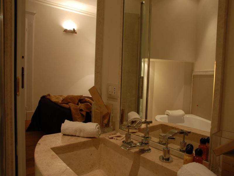 Balneum Boutique Hotel & B&b image