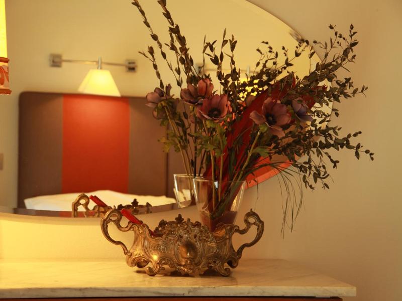 Balneum Boutique Hotel & B&b image