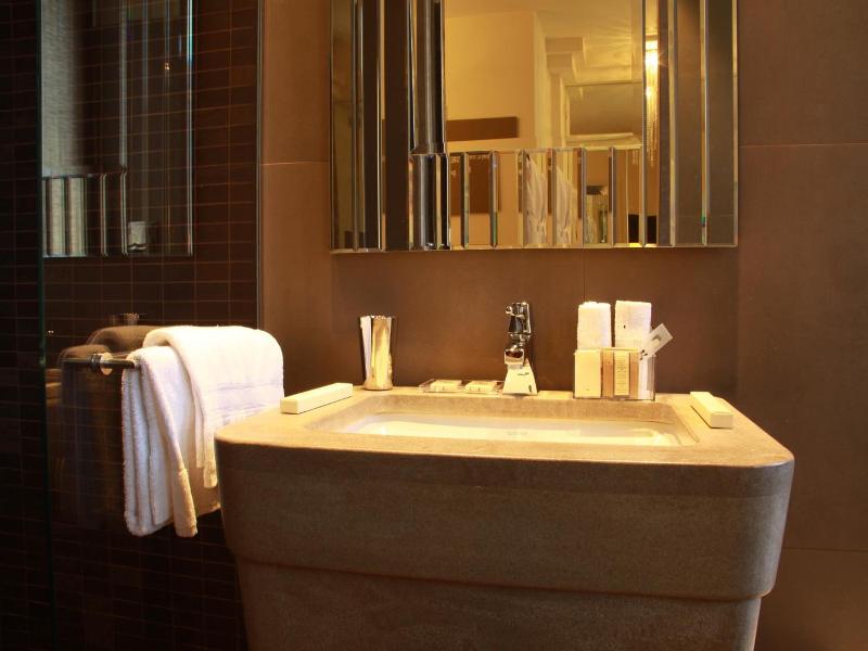 Balneum Boutique Hotel & B&b image