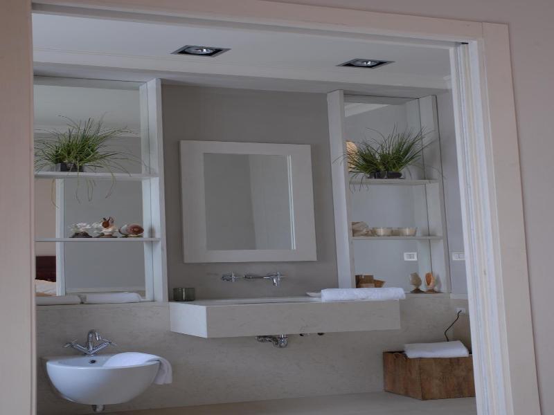 Balneum Boutique Hotel & B&b image