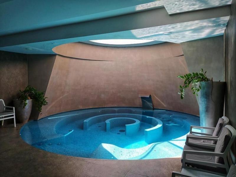 Balneum Boutique Hotel & B&b image