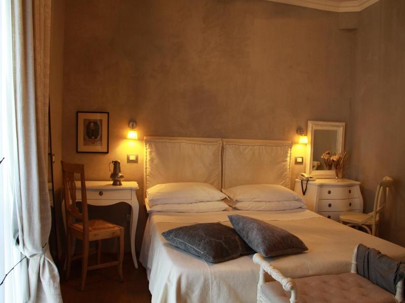 Balneum Boutique Hotel & B&b image