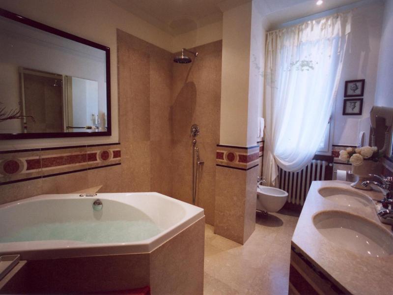 Balneum Boutique Hotel & B&b image