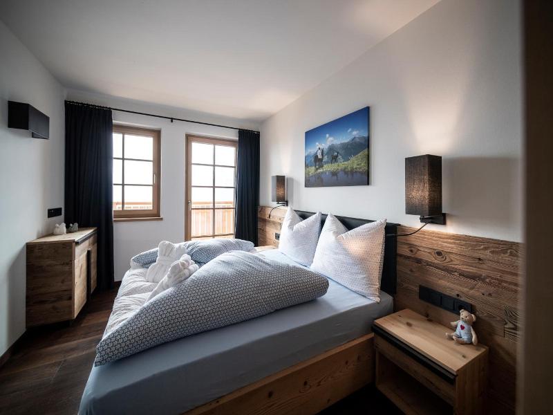 Taser Alm image
