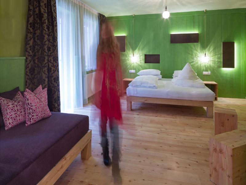 Frida Am Wald image