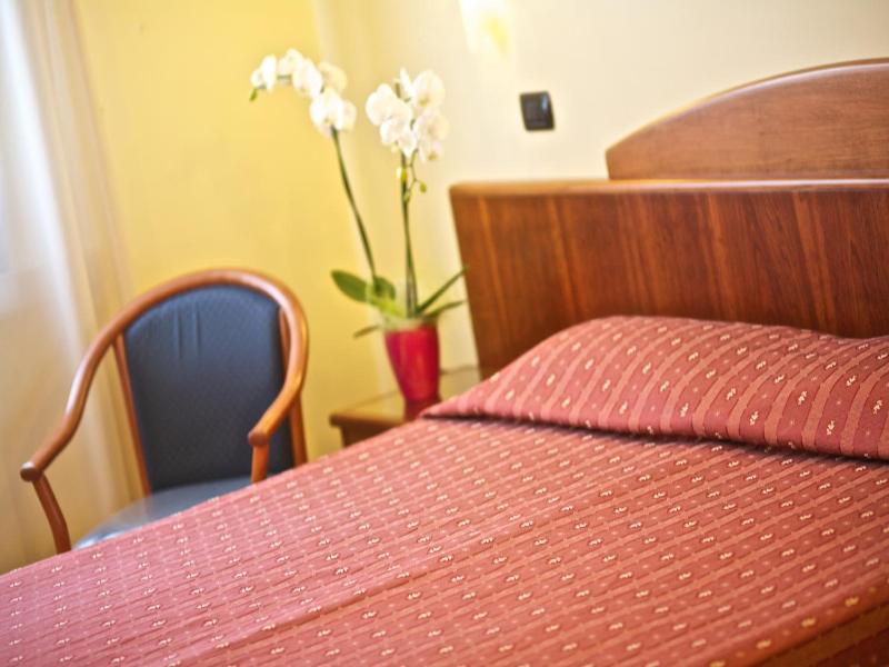 Lo Scacciapensieri Hotel & Restaurant image